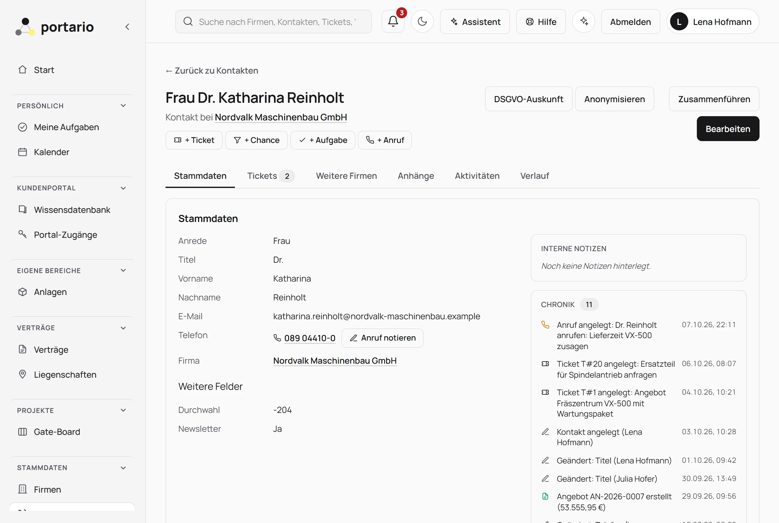 Kontakt-Detailseite mit Stammdaten und vollständiger Änderungs-Historie