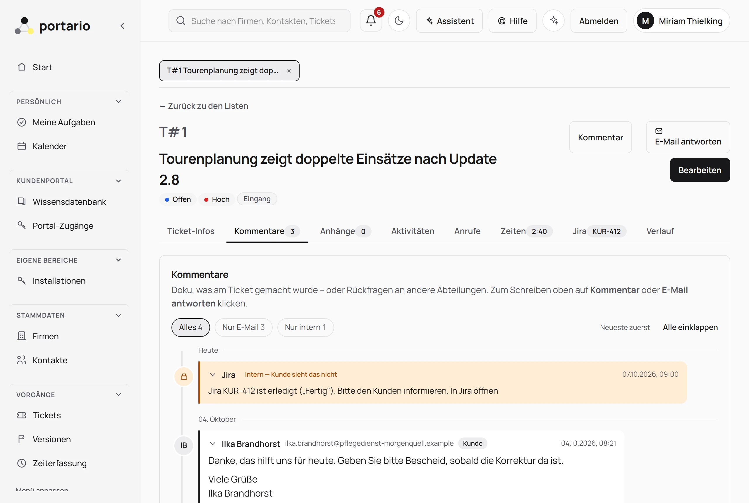 Support-Ticket „Tourenplanung zeigt doppelte Einsätze nach Update 2.8": Notiz „Jira KUR-412 ist erledigt. Bitte den Kunden informieren." über dem Mailverlauf, das Ticket steht wieder auf Offen