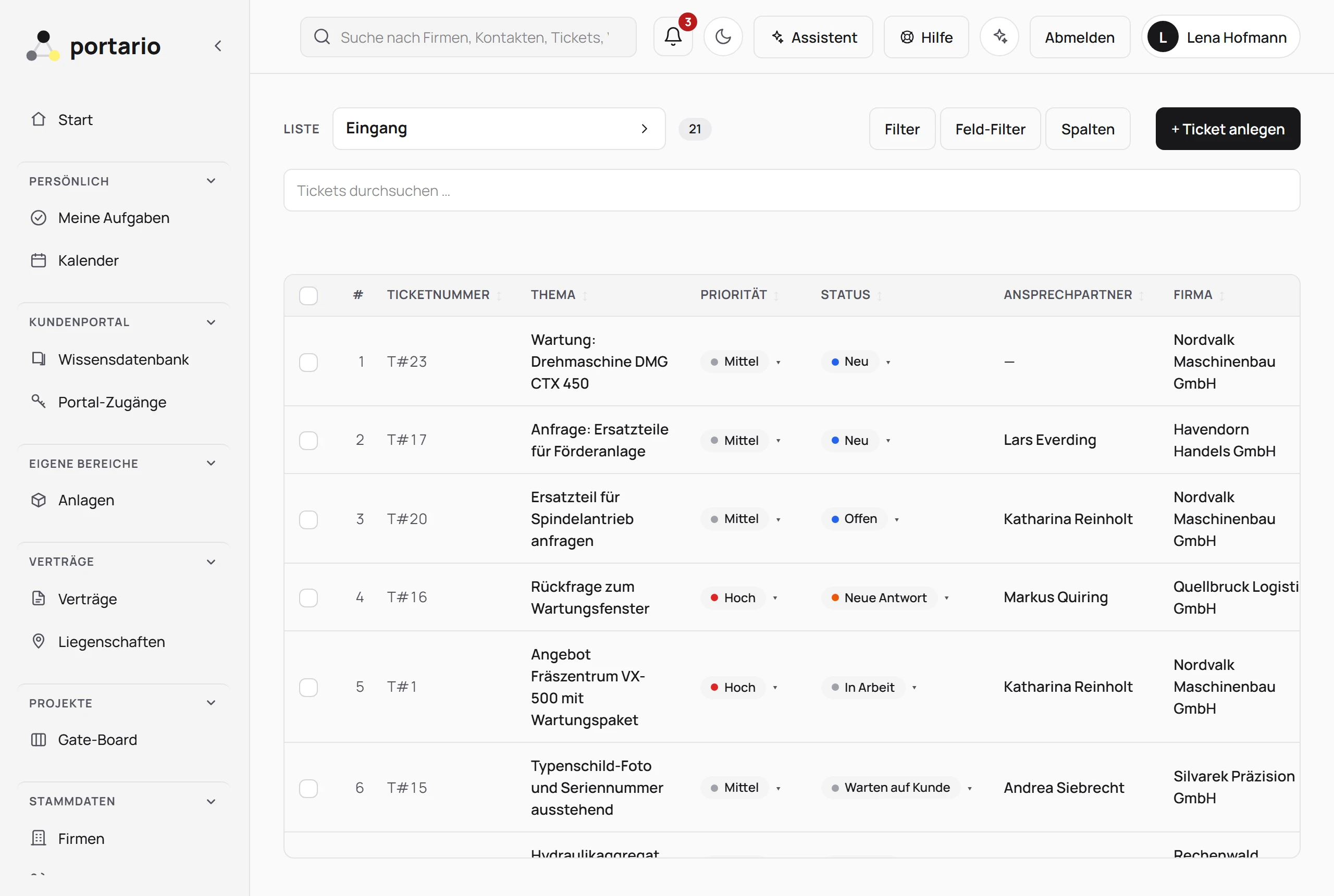 Ticket-Liste mit Priorität, Status, Ansprechpartner und Firma